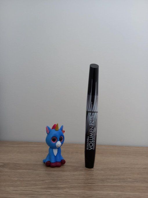 Mascara noir volume
